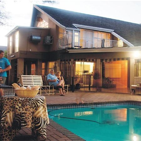 Rustenburg Guesthouse Bagian luar foto
