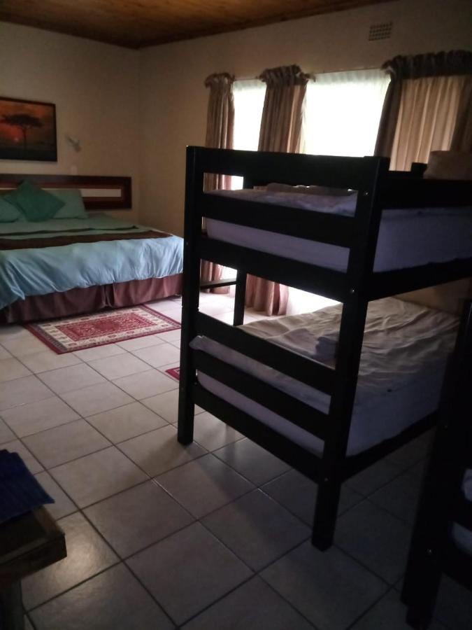 Rustenburg Guesthouse Bagian luar foto