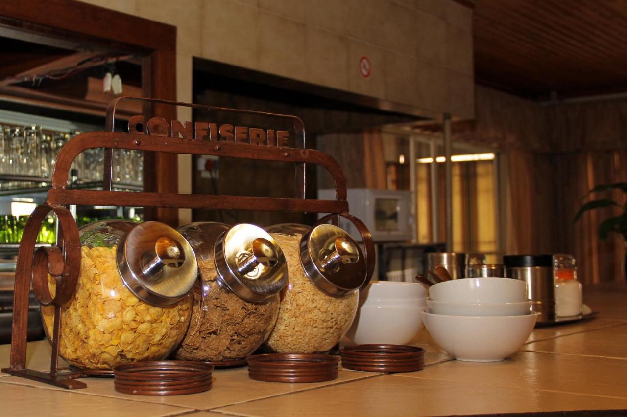 Rustenburg Guesthouse Bagian luar foto