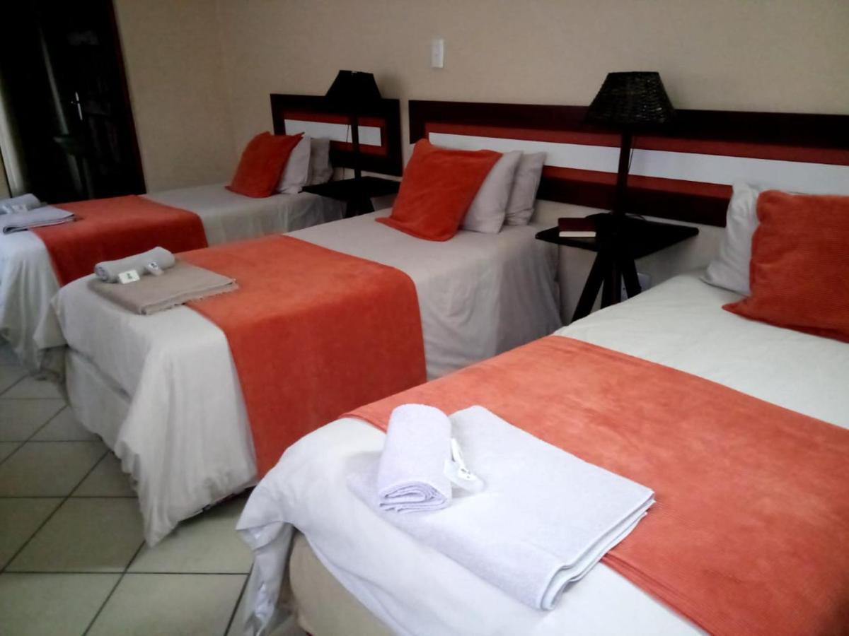 Rustenburg Guesthouse Bagian luar foto