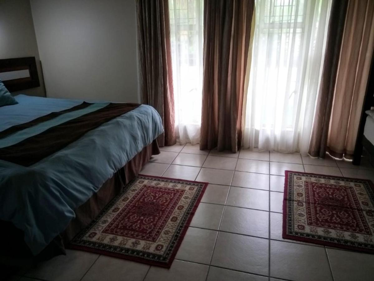 Rustenburg Guesthouse Bagian luar foto