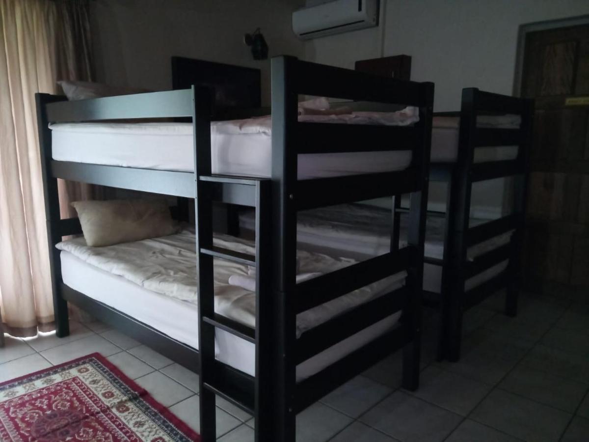 Rustenburg Guesthouse Bagian luar foto