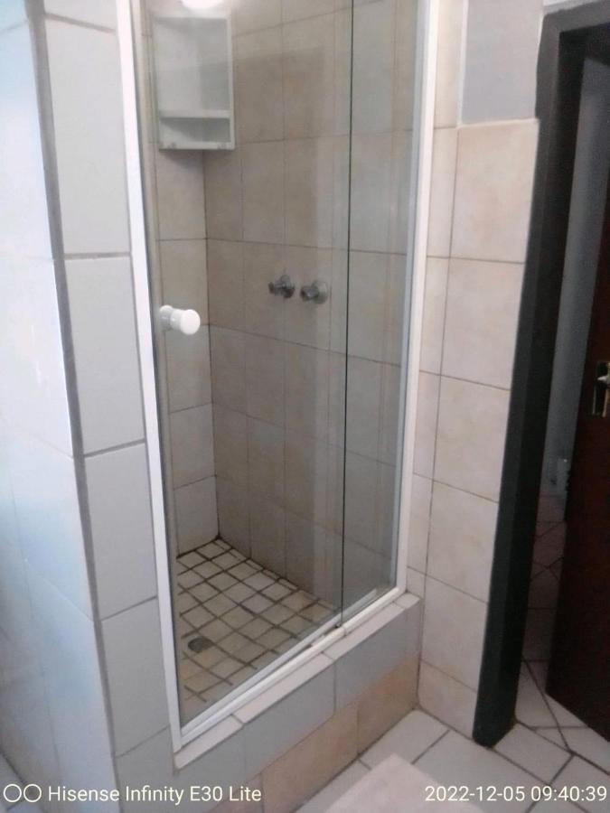 Rustenburg Guesthouse Bagian luar foto