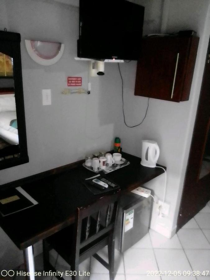 Rustenburg Guesthouse Bagian luar foto