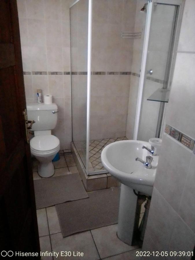 Rustenburg Guesthouse Bagian luar foto