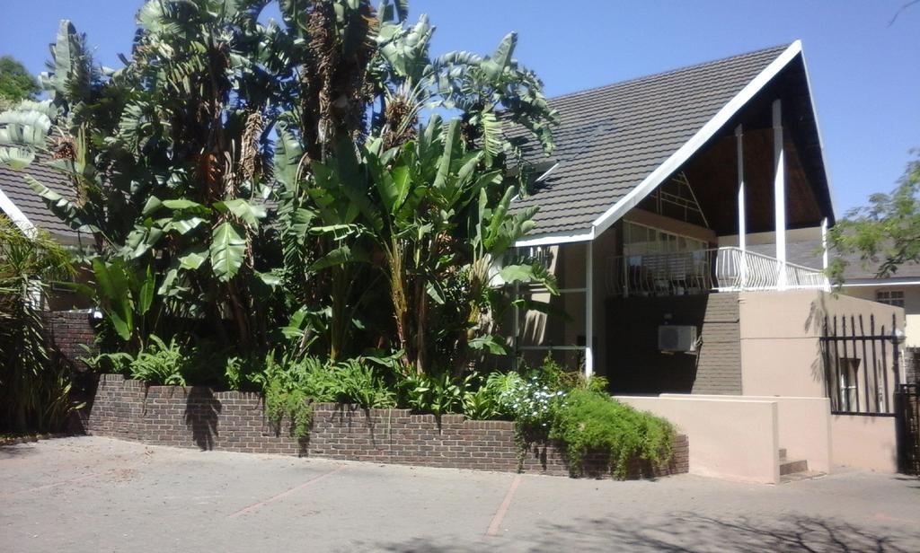 Rustenburg Guesthouse Bagian luar foto