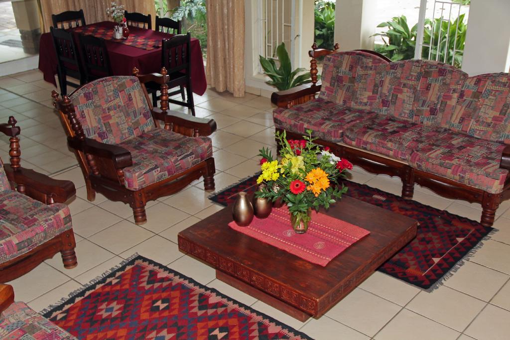 Rustenburg Guesthouse Bagian luar foto