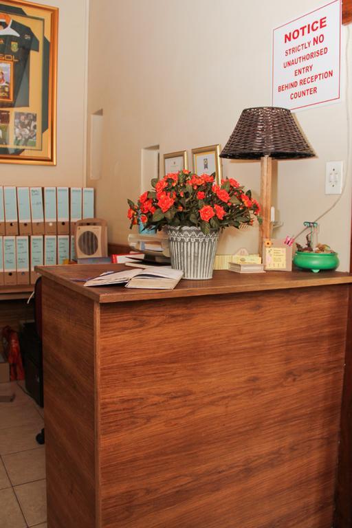 Rustenburg Guesthouse Bagian luar foto