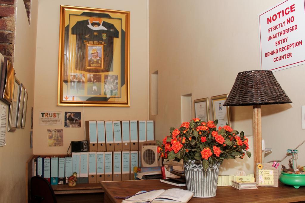 Rustenburg Guesthouse Bagian luar foto