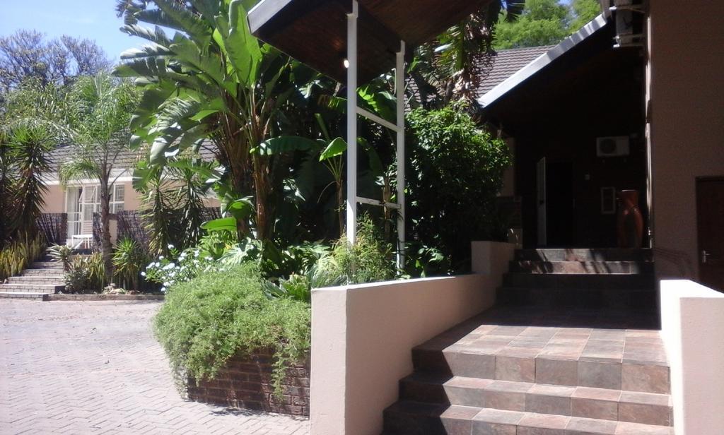 Rustenburg Guesthouse Bagian luar foto