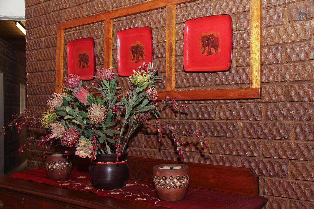 Rustenburg Guesthouse Bagian luar foto