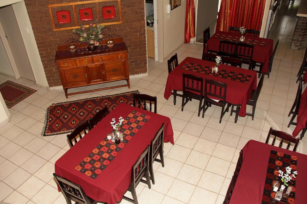 Rustenburg Guesthouse Bagian luar foto