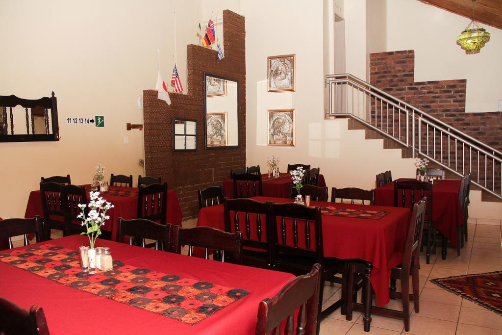 Rustenburg Guesthouse Bagian luar foto