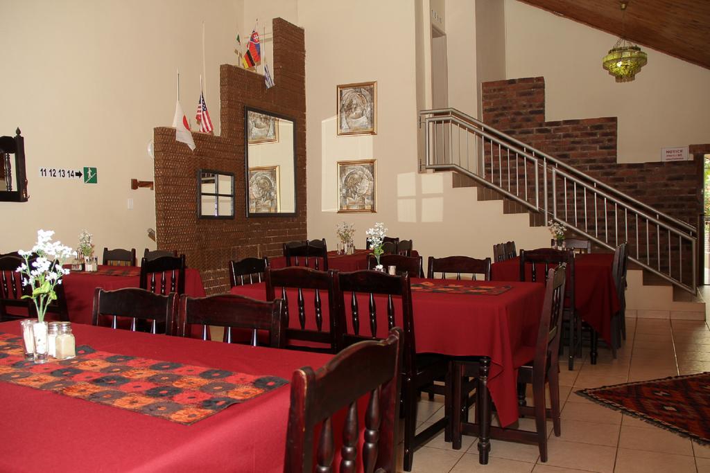 Rustenburg Guesthouse Bagian luar foto
