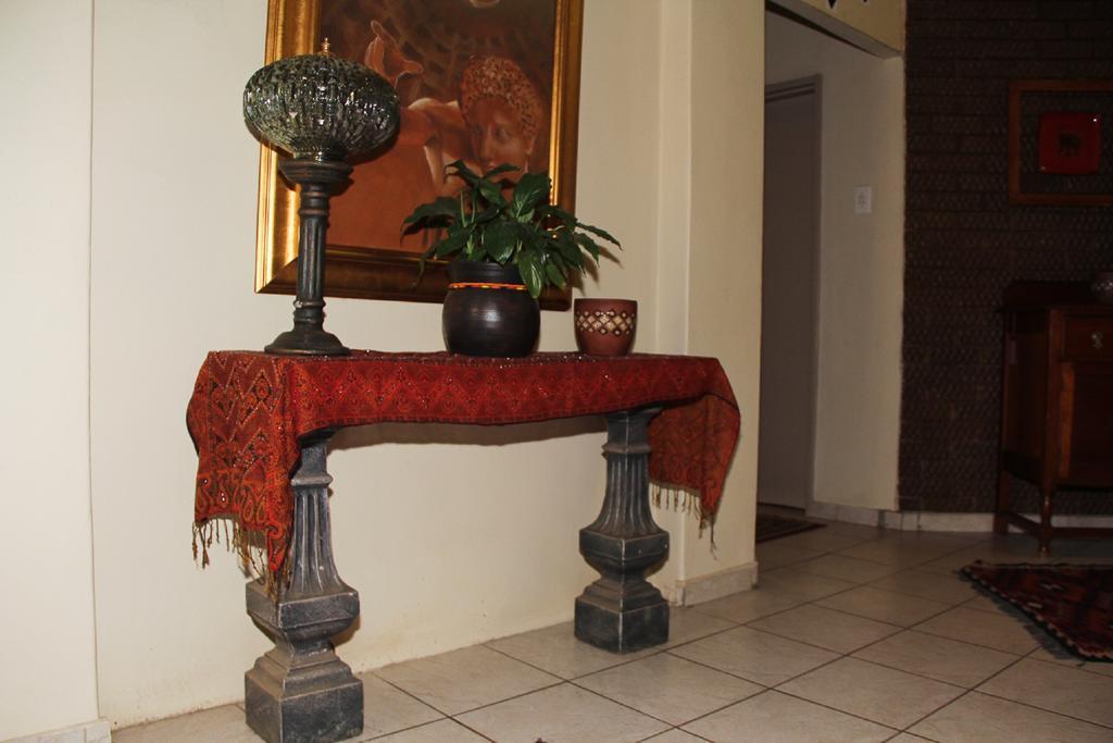 Rustenburg Guesthouse Bagian luar foto
