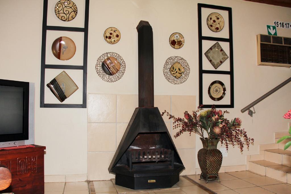 Rustenburg Guesthouse Bagian luar foto