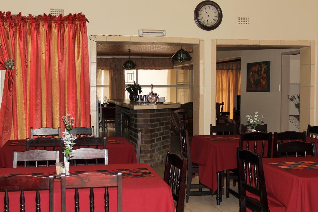 Rustenburg Guesthouse Bagian luar foto