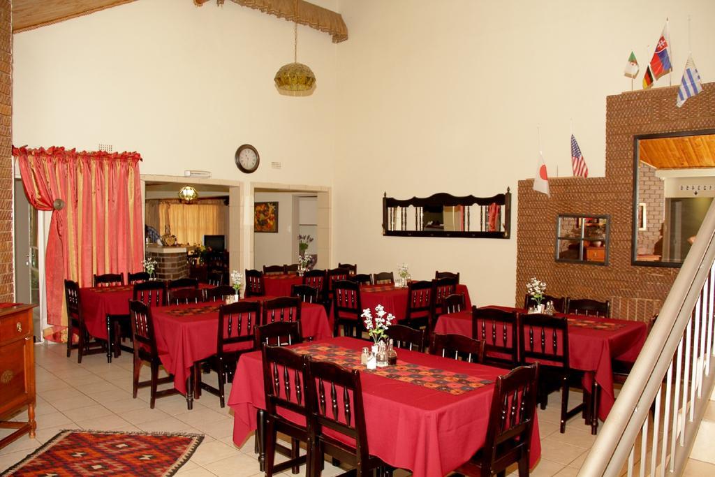 Rustenburg Guesthouse Bagian luar foto