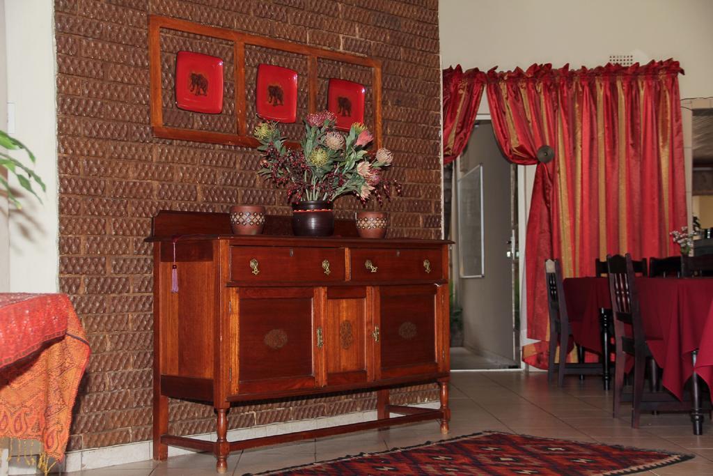 Rustenburg Guesthouse Bagian luar foto