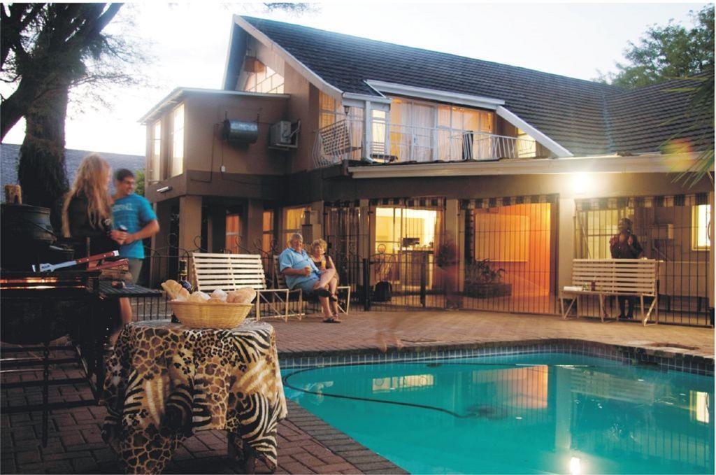 Rustenburg Guesthouse Bagian luar foto